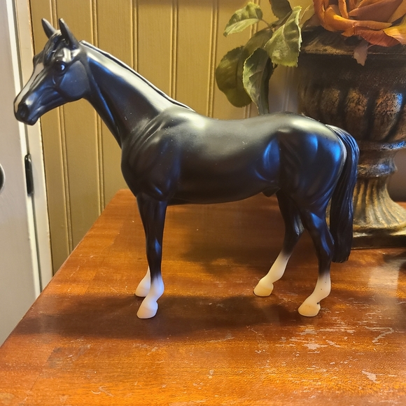 breyer black thoroughbred